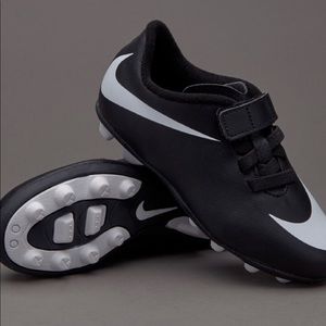 Nike Jr Bravata Soccer Cleats (sz 13)